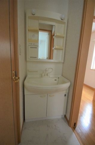 ��ʌ��k�����S�ɓޒ��厚�����̃^�E���n�E�X�̐��ʏ�