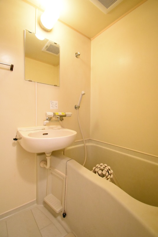 ��ʌ��������܎s��{�擌���Q���ڂ̃}���V�����̃o�X