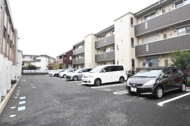 ��ʌ��������܎s�k��g�쒬�P���ڂ̃A�p�[�g�̒��ԏ�