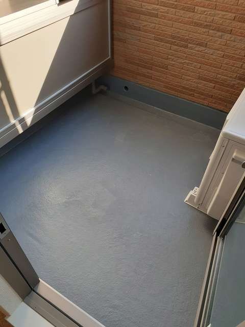 ��ʌ��t�����s�~�c�{���Q���ڂ̃A�p�[�g�̃o���R�j�[