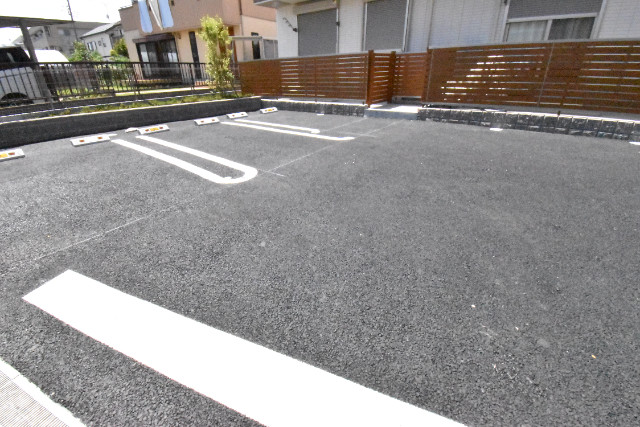 ��ʌ������s�ٓV�P���ڂ̃A�p�[�g�̒��ԏ�