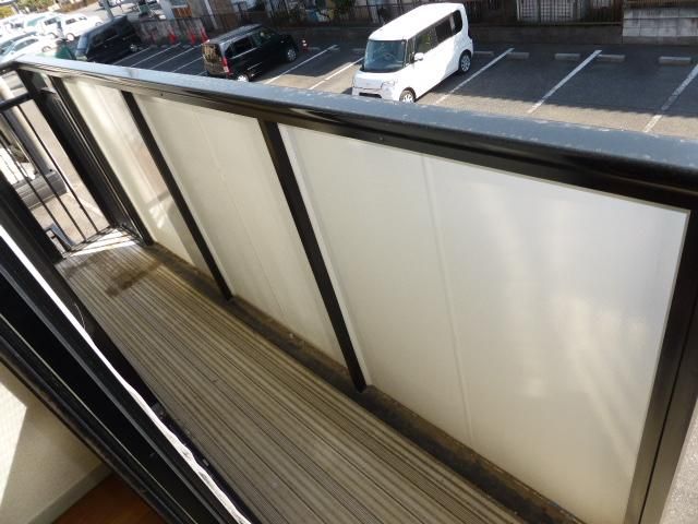 ��ʌ�����s�厚������̃A�p�[�g�̃o���R�j�[