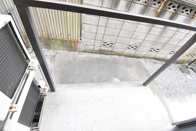 ��ʌ��������܎s������厚��J�̃A�p�[�g�̃o���R�j�[