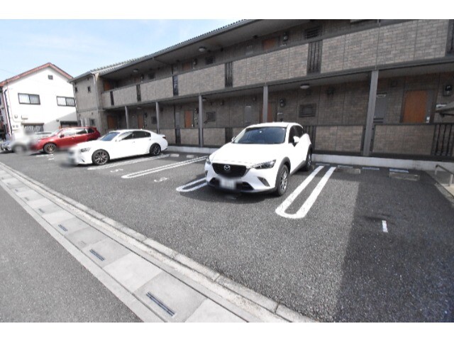 ��ʌ��������܎s������厚��J�̃A�p�[�g�̒��ԏ�