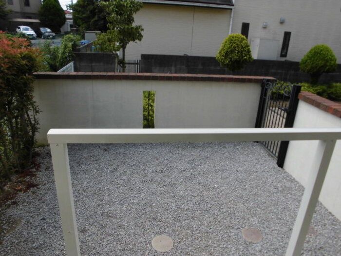 ��ʌ��������܎s��������u�Q���ڂ̃A�p�[�g�̃o���R�j�[