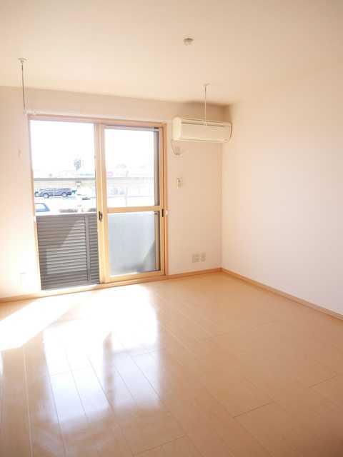 ��ʌ��k�����S�ɓޒ������Q���ڂ̃A�p�[�g�̋��ԁE���r���O