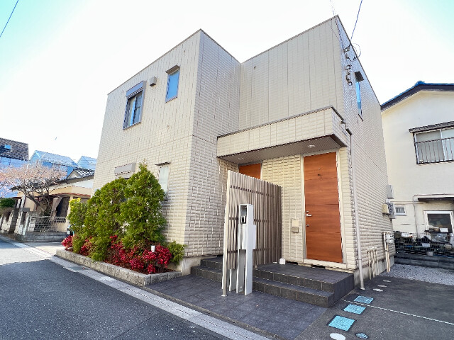 ��ʌ������s�X�쒬�̃}���V�����̌����O��