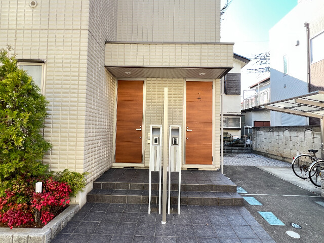 ��ʌ������s�X�쒬�̃}���V�����̃G���g�����X