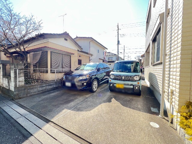 ��ʌ������s�X�쒬�̃}���V�����̒��ԏ�