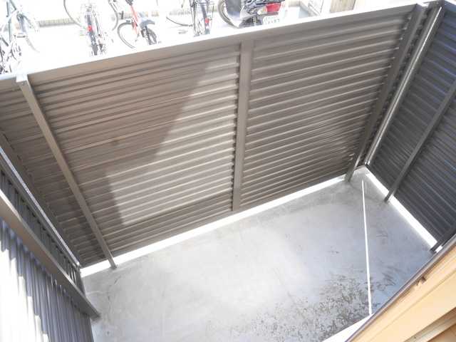 ��ʌ��k�����S�ɓޒ������Q���ڂ̃A�p�[�g�̃o���R�j�[