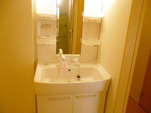 ��ʌ�����s���̏o�R���ڂ̃A�p�[�g�̐��ʏ�