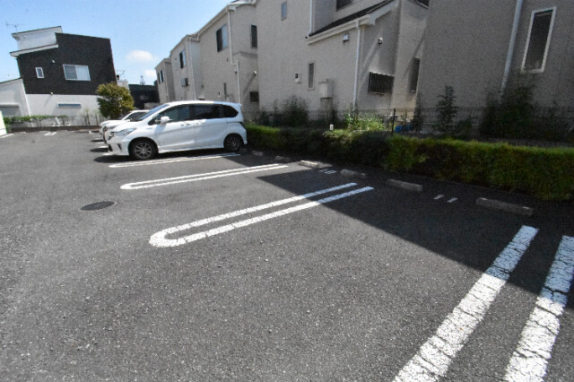 ��ʌ�����s���̏o�R���ڂ̃A�p�[�g�̒��ԏ�