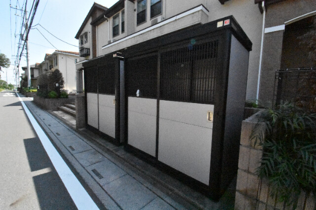 ��ʌ�����s���̏o�R���ڂ̃A�p�[�g�̂��̑�