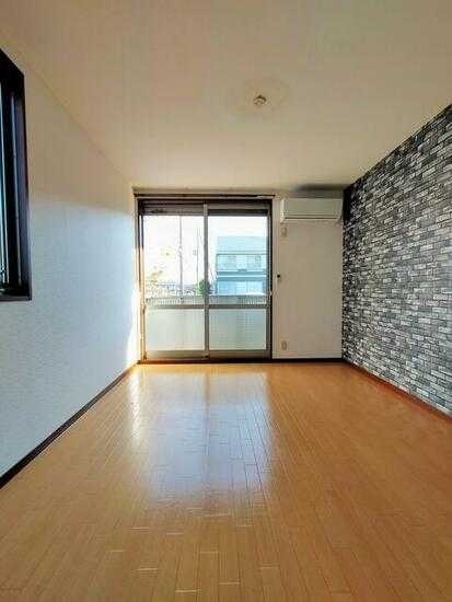 ��ʌ��������܎s���撆���Q���ڂ̃A�p�[�g�̋��ԁE���r���O