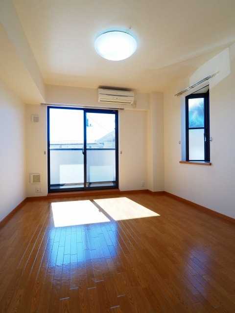 ��ʌ��������܎s��΋擌��΂R���ڂ̃}���V�����̋��ԁE���r���O