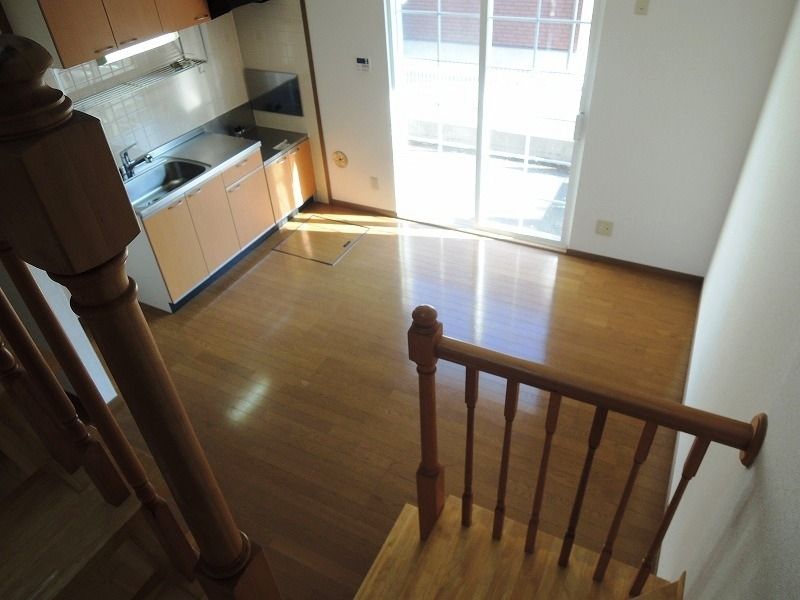 ��ʌ��k�����S�ɓޒ��厚�����̃A�p�[�g�̋��ԁE���r���O