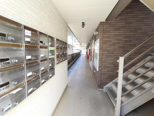 ��ʌ��t�����s�����P���ڂ̃}���V�����̃G���g�����X