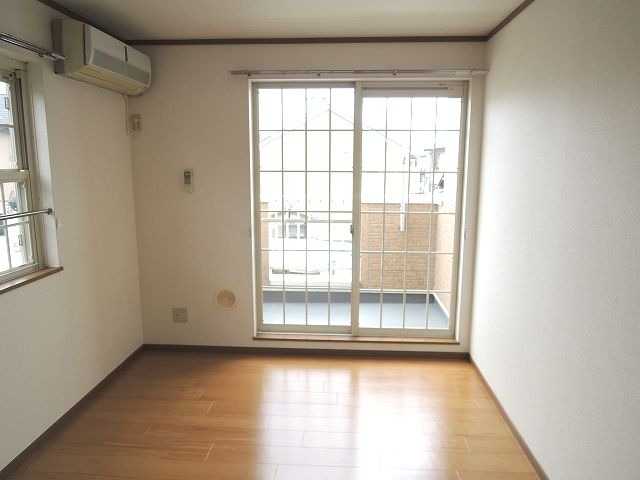 ��ʌ��k�����S�ɓޒ����P���ڂ̃A�p�[�g�̋��ԁE���r���O