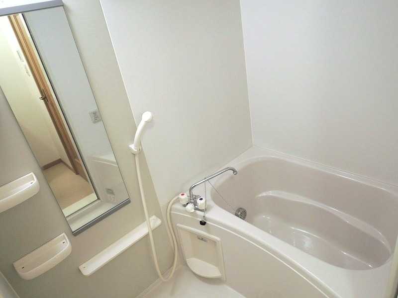 ��ʌ��k�����S�ɓޒ����P���ڂ̃A�p�[�g�̃o�X