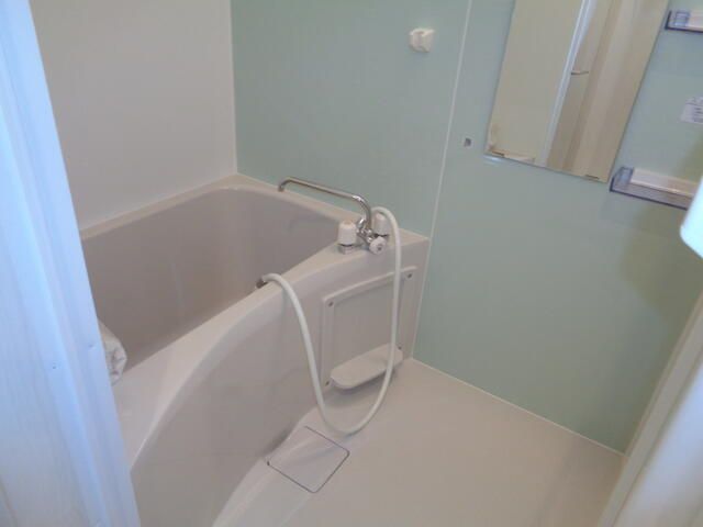 ��ʌ�����s�΋u�P���ڂ̃A�p�[�g�̃o�X