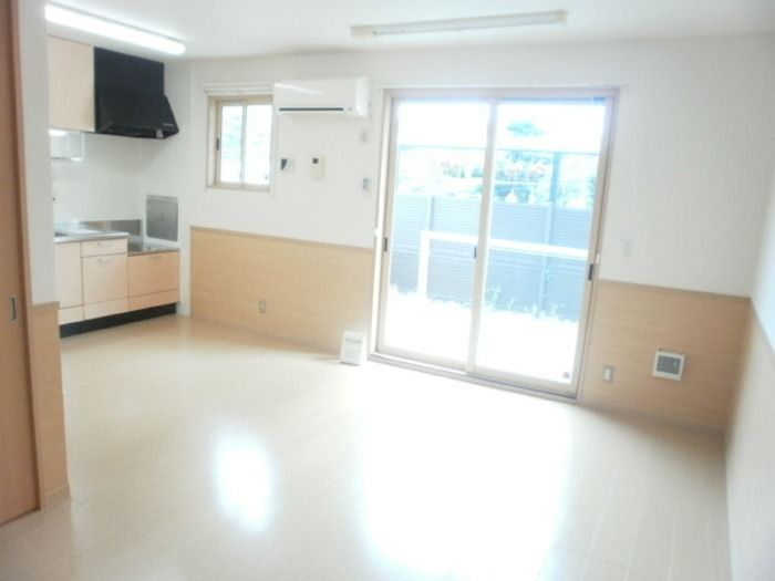 ��ʌ��k�����S�ɓޒ������R���ڂ̃A�p�[�g�̋��ԁE���r���O