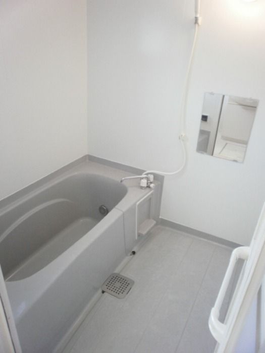 ��ʌ��k�����S�ɓޒ������R���ڂ̃A�p�[�g�̃o�X