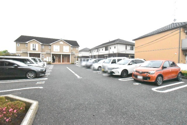 ��ʌ��z�J�s�_�����Q���ڂ̃A�p�[�g�̒��ԏ�