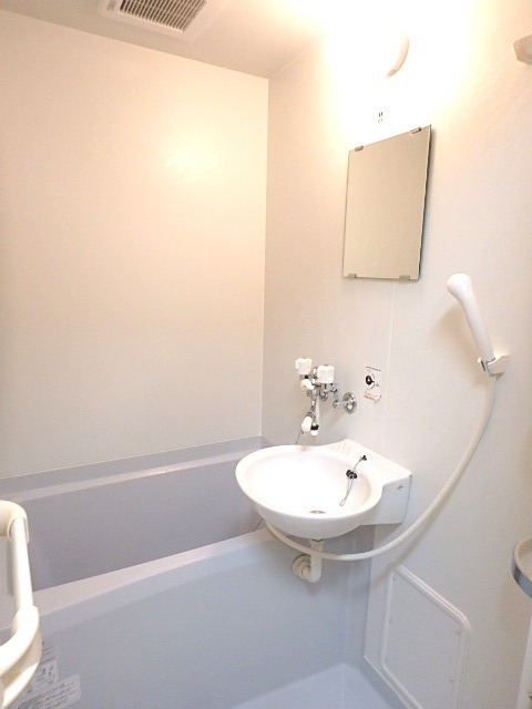 ��ʌ��������܎s��{����ؒ��Q���ڂ̃}���V�����̃o�X