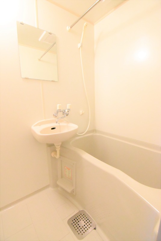 ��ʌ�����s������Q���ڂ̃A�p�[�g�̃o�X