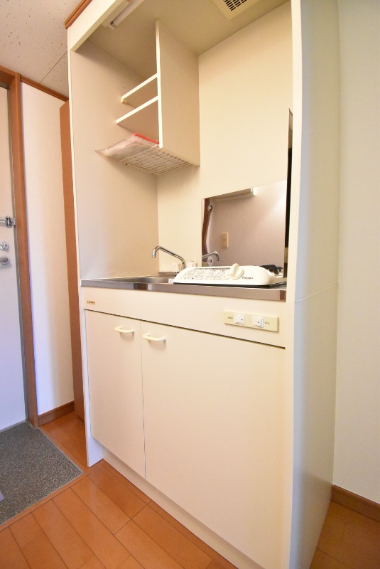 ��ʌ�����s������Q���ڂ̃A�p�[�g�̃L�b�`��