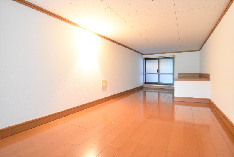 ��ʌ�����s������Q���ڂ̃A�p�[�g�̂��̑������E�X�y�[�X