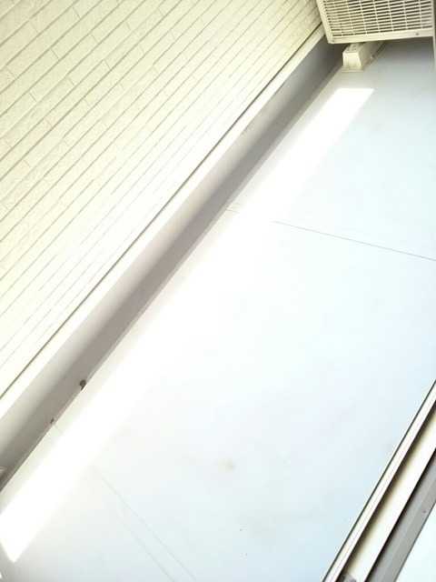 ��ʌ��@�c�s�@�c�T���ڂ̃A�p�[�g�̃o���R�j�[