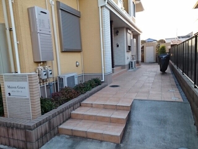 ��ʌ��������܎s�΋�厚�O���̃A�p�[�g�̃G���g�����X