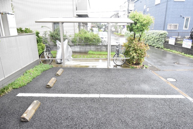 ��ʌ��������܎s��{��听���P���ڂ̃A�p�[�g�̒��ԏ�