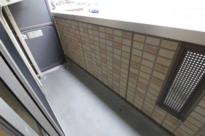 ��ʌ��������܎s��攒���R���ڂ̃A�p�[�g�̃o���R�j�[