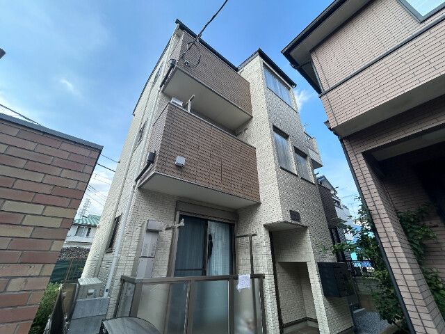 ��ʌ��������܎s�k����i���Q���ڂ̃A�p�[�g�̌����O��