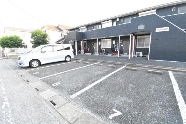 ��ʌ��@�c�s�@�c�T���ڂ̃A�p�[�g�̒��ԏ�