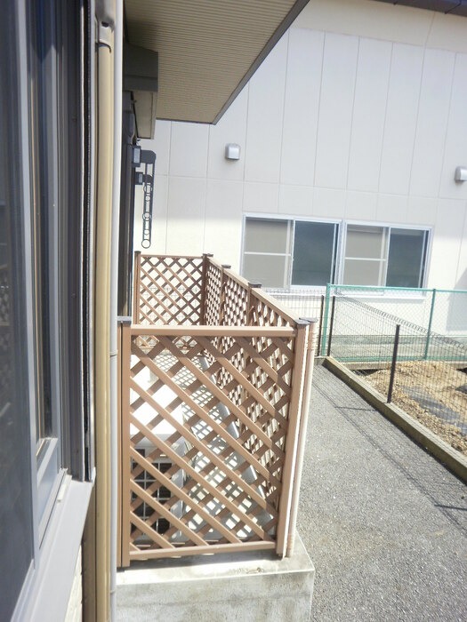 ��ʌ��t�����s���x�̃A�p�[�g�̃o���R�j�[