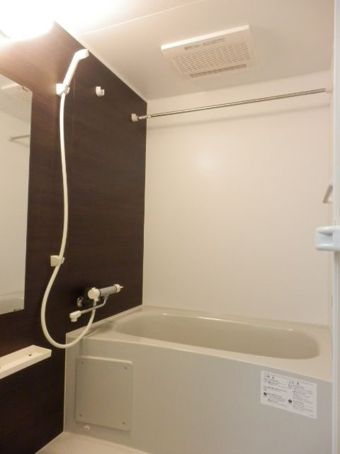 ��ʌ�����s��c�{�̃A�p�[�g�̃o�X