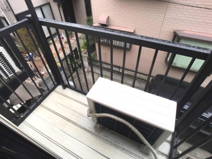 ��ʌ��������܎s�΋擌�Y�a�R���ڂ̃A�p�[�g�̃o���R�j�[