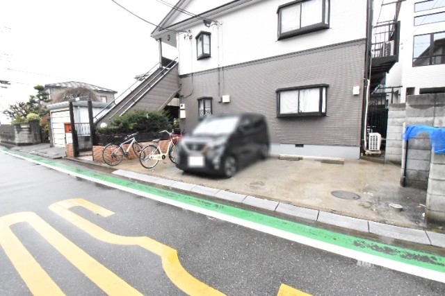 ��ʌ��������܎s�΋擌�Y�a�R���ڂ̃A�p�[�g�̒��ԏ�