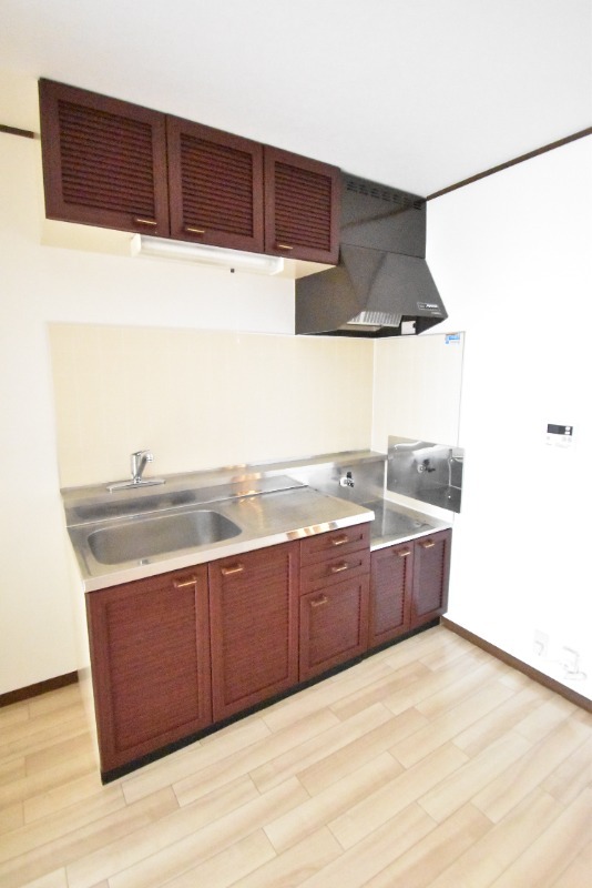 ��ʌ��������܎s�k��y�C���P���ڂ̃}���V�����̃L�b�`��