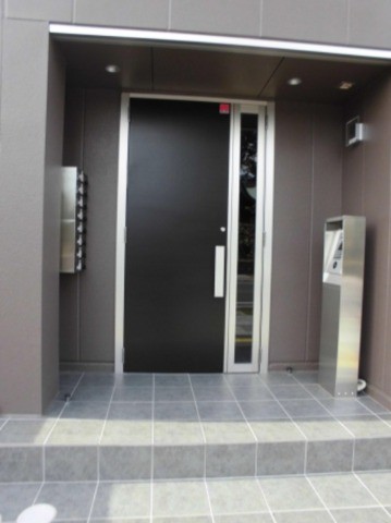 ��ʌ�����s�����Q���ڂ̃A�p�[�g�̃G���g�����X