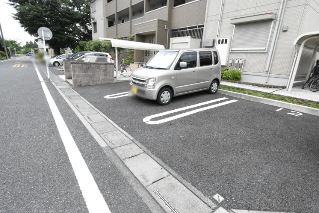 ��ʌ��������܎s�k��y�C���Q���ڂ̃A�p�[�g�̒��ԏ�