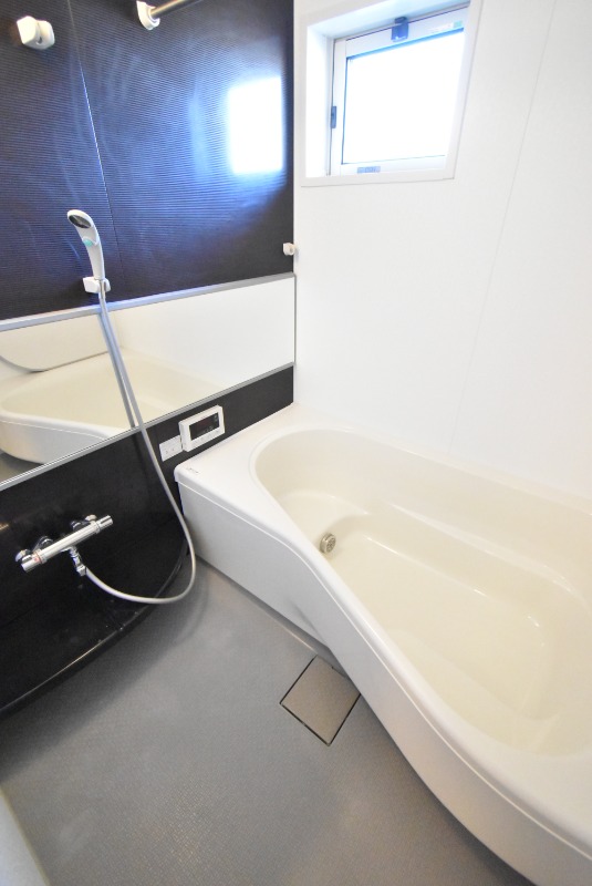 ��ʌ�����s�厚�ΐ_�̃A�p�[�g�̃o�X