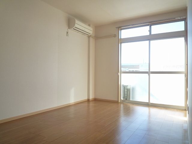 ��ʌ��k�����S�ɓޒ��厚�����̃}���V�����̋��ԁE���r���O