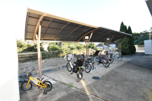 ��ʌ�����s�厚�ΐ_�̃A�p�[�g�̂��̑�