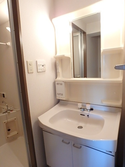 ��ʌ��������܎s�k��y�C���Q���ڂ̃}���V�����̐��ʏ�