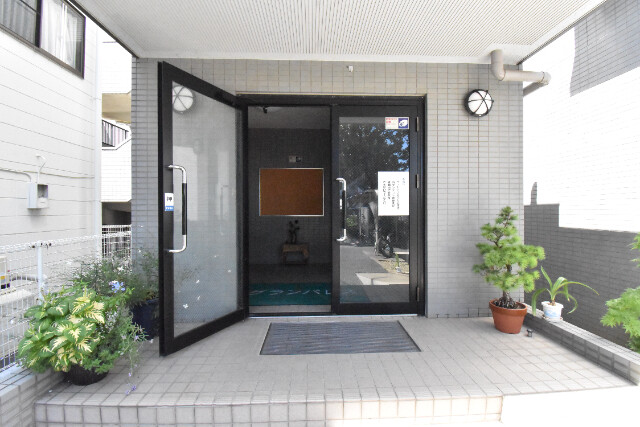 ��ʌ��������܎s�k��y�C���Q���ڂ̃}���V�����̃G���g�����X