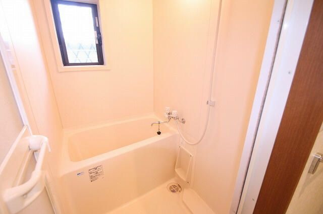 ��ʌ�����s�˒������̃A�p�[�g�̃o�X